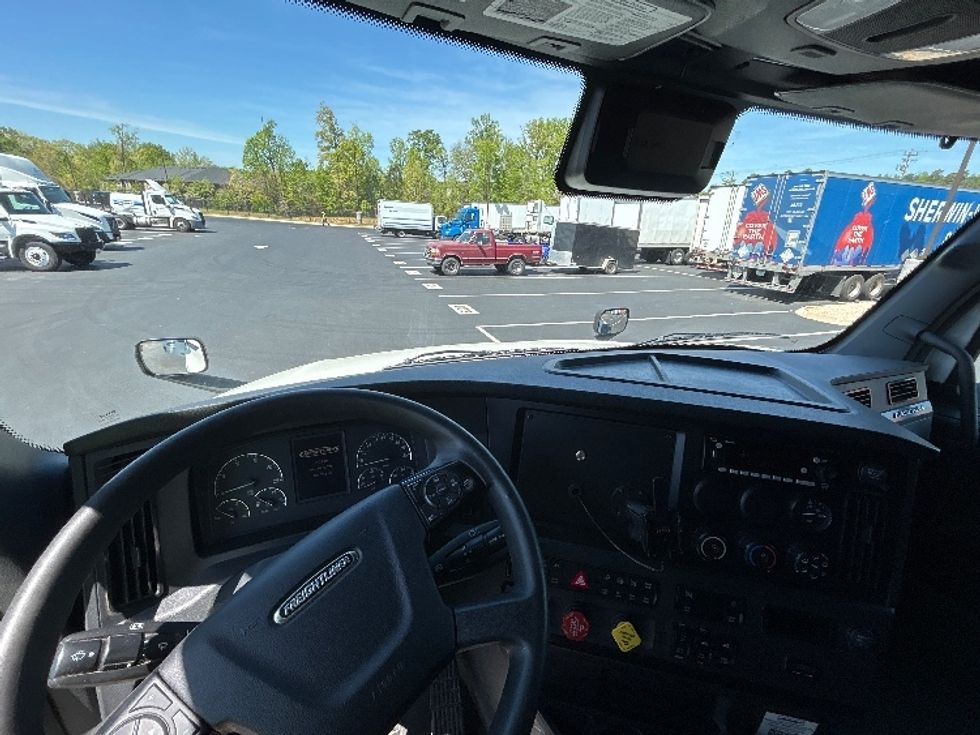 Sleeper Tractor-Heavy Duty Tractors-Freightliner-2023-T12664ST-Greensboro-NC-705,770\n\t\tmiles-$ 53,750 - Image 11