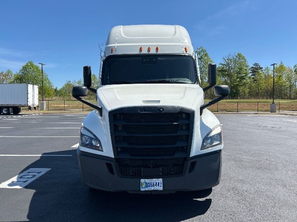 Sleeper Tractor-Heavy Duty Tractors-Freightliner-2023-T12664ST-Greensboro-NC-705,770\n\t\tmiles-$ 53,750 - Image 2
