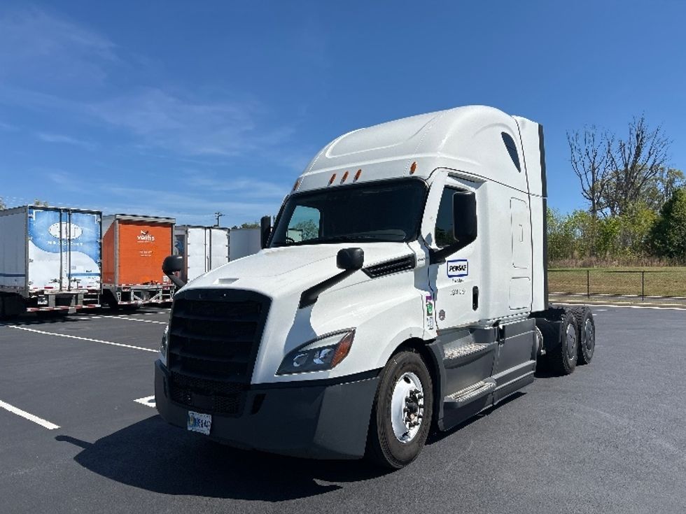 Sleeper Tractor-Heavy Duty Tractors-Freightliner-2023-T12664ST-Greensboro-NC-705,770\n\t\tmiles-$ 53,750 - Image 3