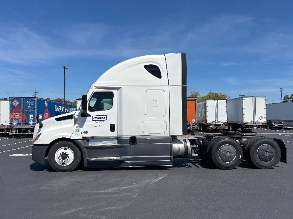 Sleeper Tractor-Heavy Duty Tractors-Freightliner-2023-T12664ST-Greensboro-NC-705,770\n\t\tmiles-$ 53,750 - Image 4