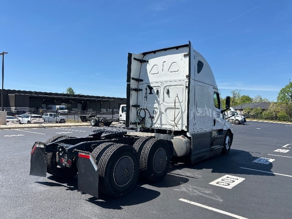 Sleeper Tractor-Heavy Duty Tractors-Freightliner-2023-T12664ST-Greensboro-NC-705,770\n\t\tmiles-$ 53,750 - Image 7