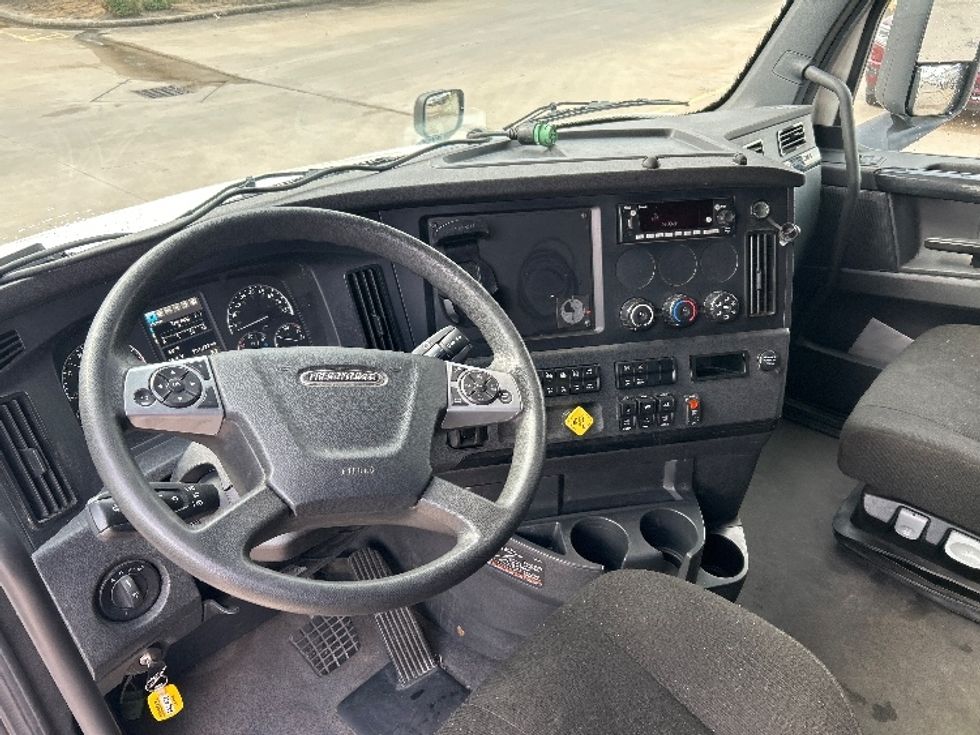 Sleeper Tractor-Heavy Duty Tractors-Freightliner-2023-T12664ST-Houston-TX-231,778\n\t\tmiles-$ 102,500 - Image 10