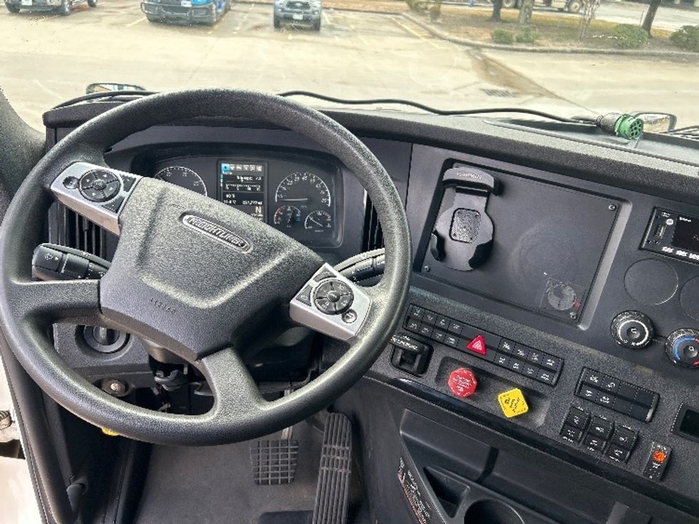 Sleeper Tractor-Heavy Duty Tractors-Freightliner-2023-T12664ST-Houston-TX-231,778\n\t\tmiles-$ 102,500 - Image 11