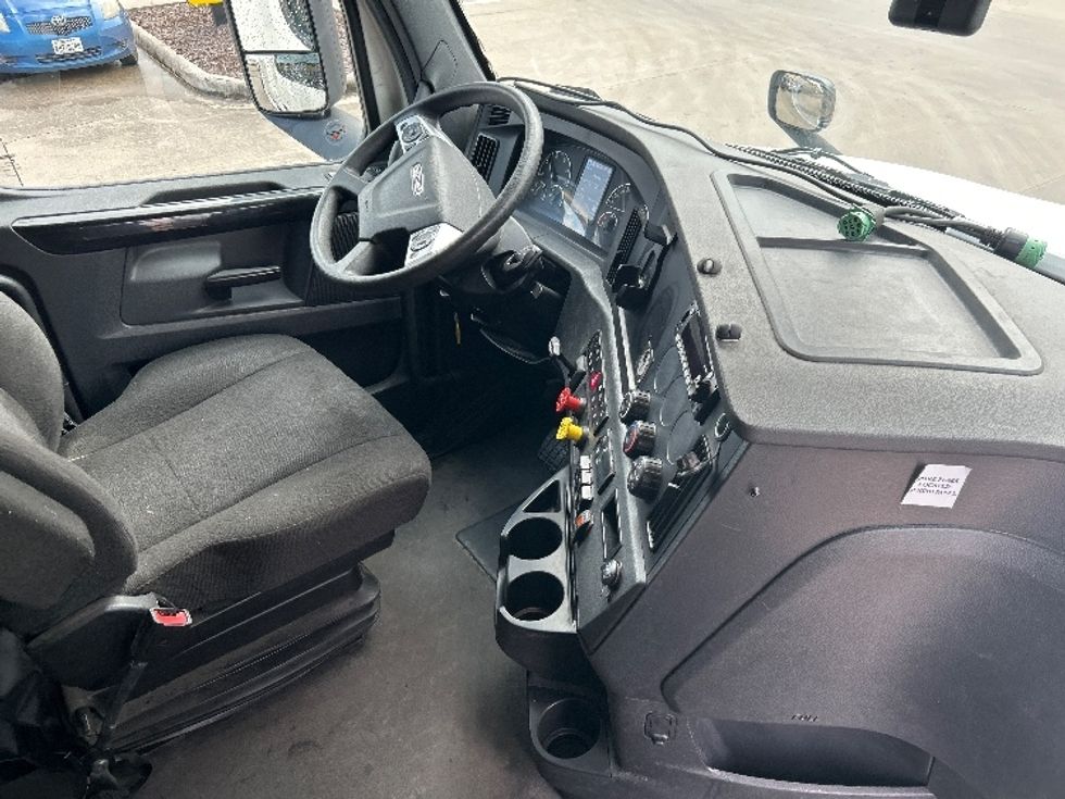 Sleeper Tractor-Heavy Duty Tractors-Freightliner-2023-T12664ST-Houston-TX-231,778\n\t\tmiles-$ 102,500 - Image 15