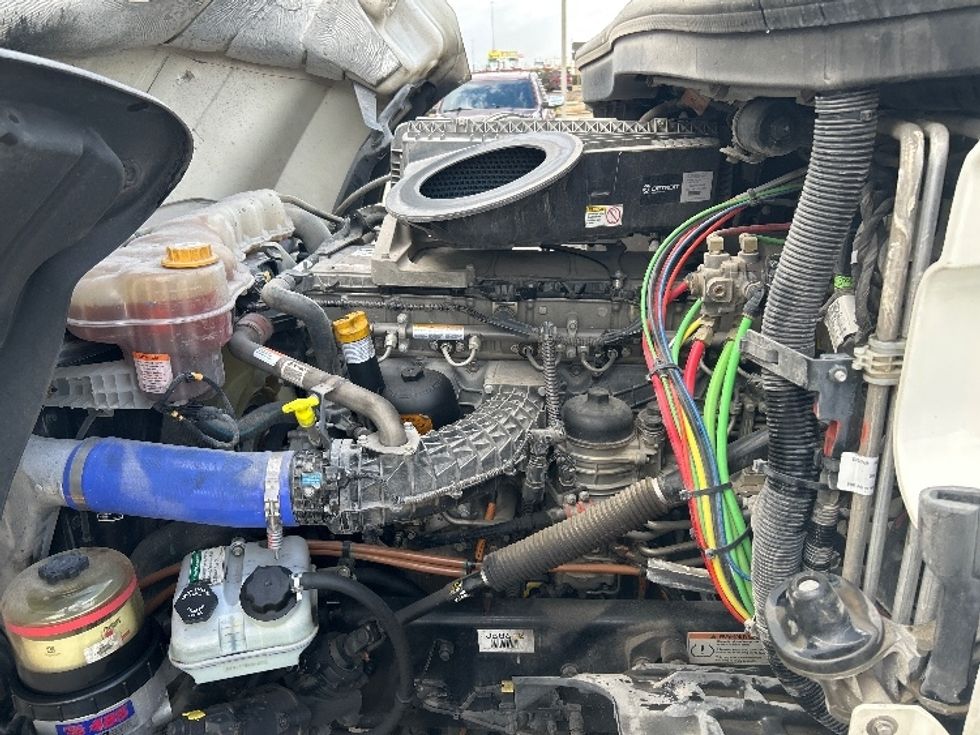 Sleeper Tractor-Heavy Duty Tractors-Freightliner-2023-T12664ST-Houston-TX-231,778\n\t\tmiles-$ 102,500 - Image 21