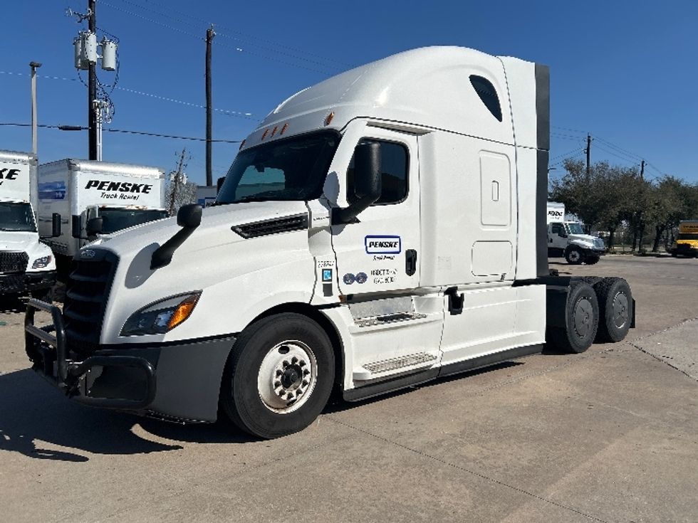 Sleeper Tractor-Heavy Duty Tractors-Freightliner-2023-T12664ST-Houston-TX-231,778\n\t\tmiles-$ 102,500 - Image 3