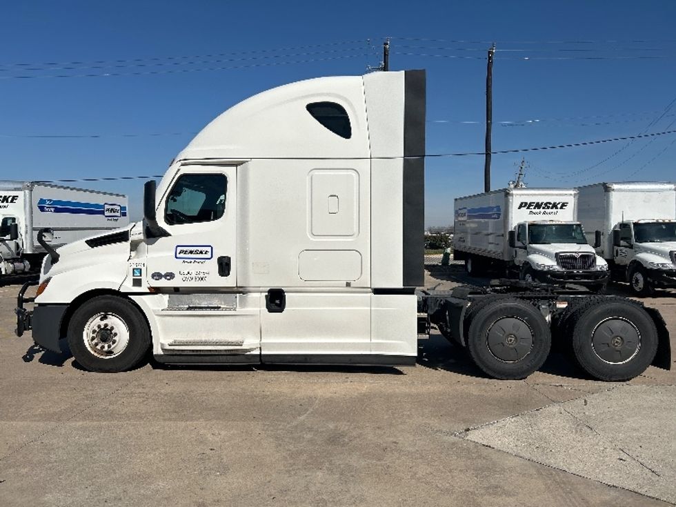 Sleeper Tractor-Heavy Duty Tractors-Freightliner-2023-T12664ST-Houston-TX-231,778\n\t\tmiles-$ 102,500 - Image 4