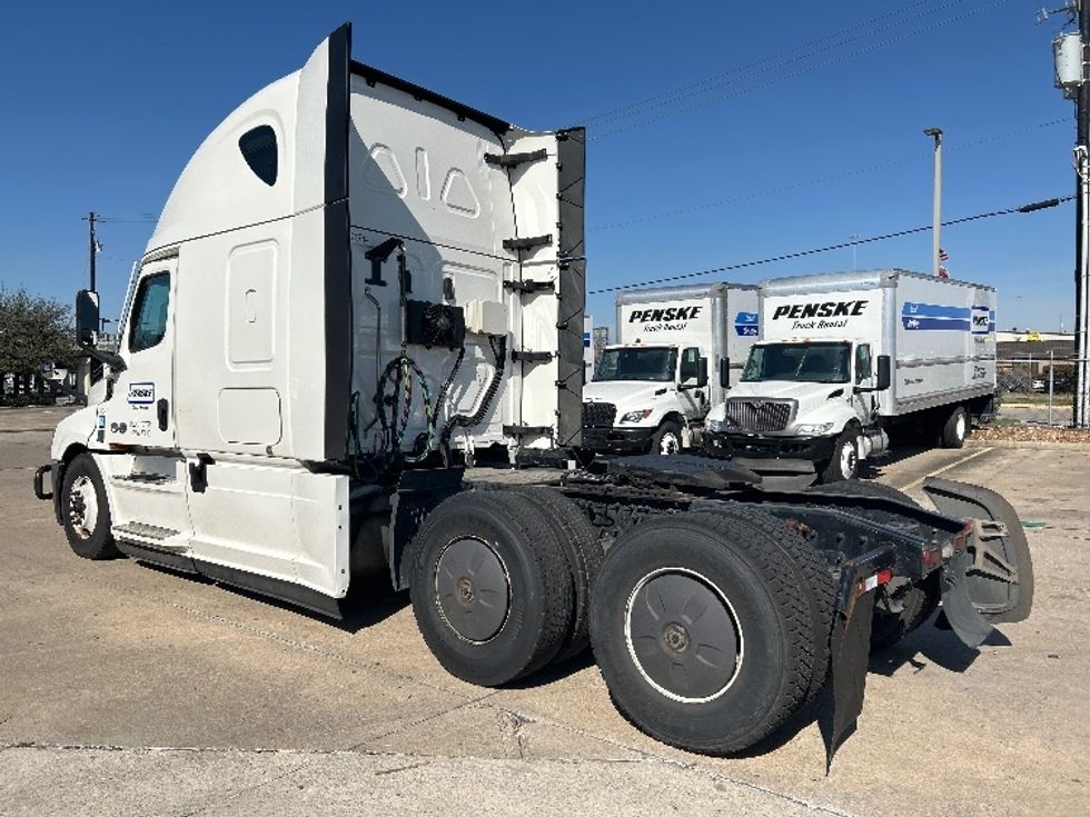 Sleeper Tractor-Heavy Duty Tractors-Freightliner-2023-T12664ST-Houston-TX-231,778\n\t\tmiles-$ 102,500 - Image 5