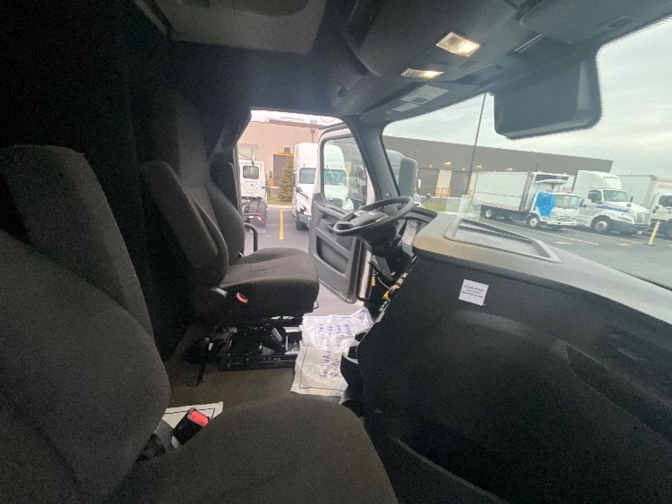 Sleeper Tractor-Heavy Duty Tractors-Freightliner-2023-T12664ST-Indianapolis-IN-401,604\n\t\tmiles-$ 82,000 - Image 15