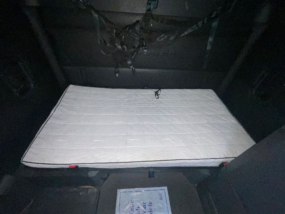 Sleeper Tractor-Heavy Duty Tractors-Freightliner-2023-T12664ST-Indianapolis-IN-401,604\n\t\tmiles-$ 82,000 - Image 17