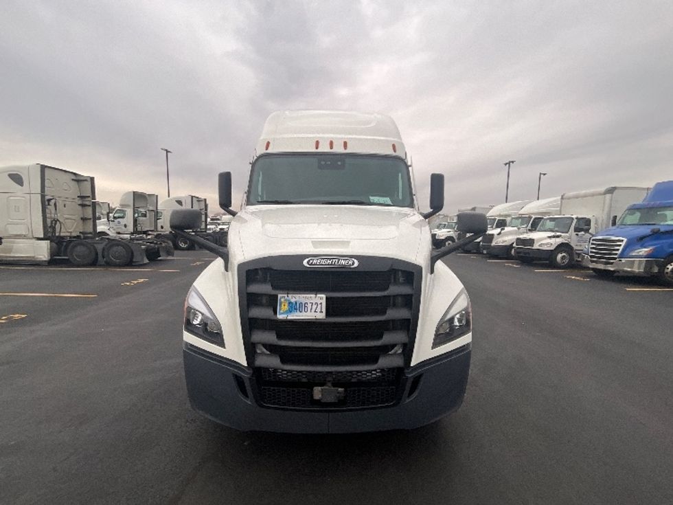 Sleeper Tractor-Heavy Duty Tractors-Freightliner-2023-T12664ST-Indianapolis-IN-401,604\n\t\tmiles-$ 82,000 - Image 2