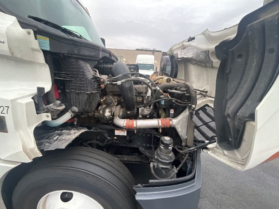 Sleeper Tractor-Heavy Duty Tractors-Freightliner-2023-T12664ST-Indianapolis-IN-401,604\n\t\tmiles-$ 82,000 - Image 20