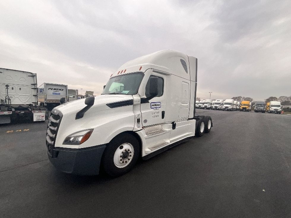 Sleeper Tractor-Heavy Duty Tractors-Freightliner-2023-T12664ST-Indianapolis-IN-401,604\n\t\tmiles-$ 82,000 - Image 3