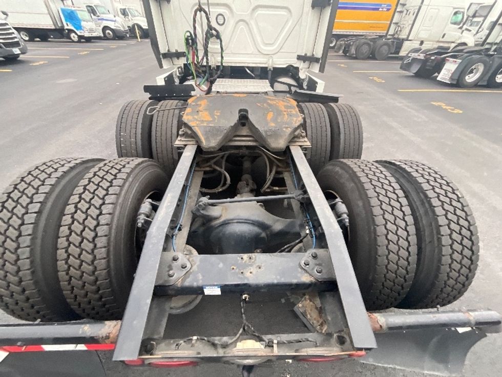 Sleeper Tractor-Heavy Duty Tractors-Freightliner-2023-T12664ST-Indianapolis-IN-401,604\n\t\tmiles-$ 82,000 - Image 6