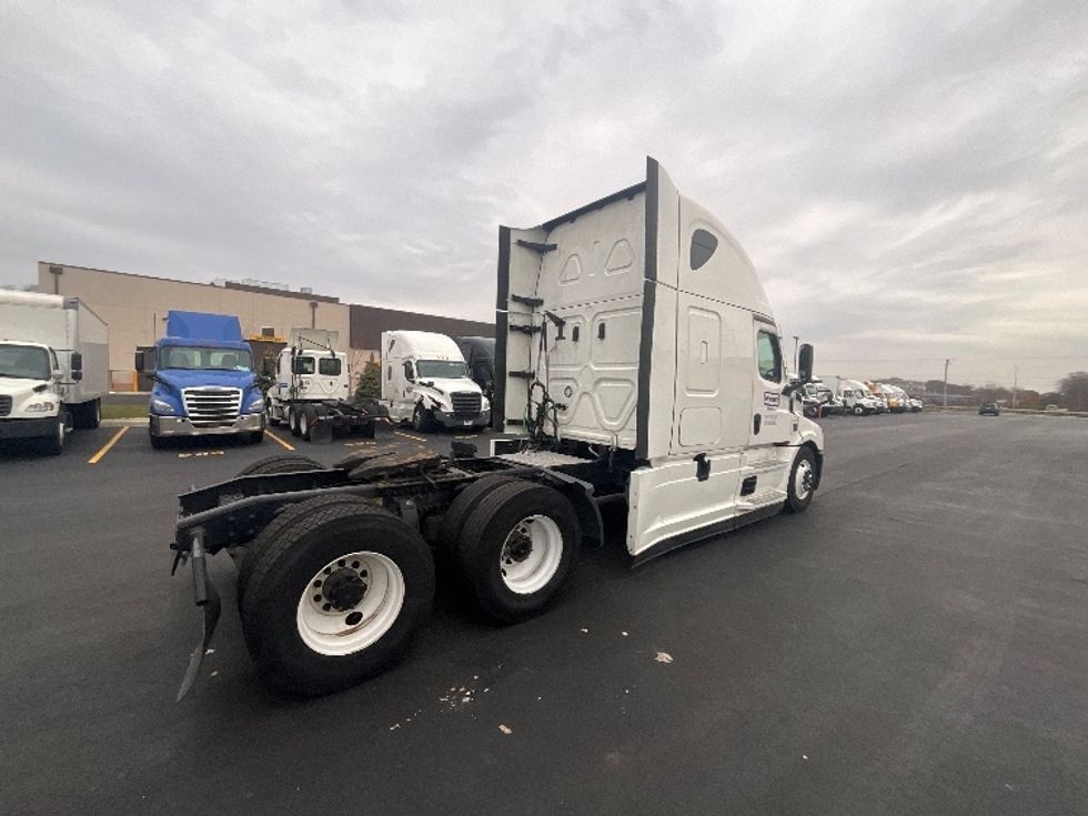 Sleeper Tractor-Heavy Duty Tractors-Freightliner-2023-T12664ST-Indianapolis-IN-401,604\n\t\tmiles-$ 82,000 - Image 7