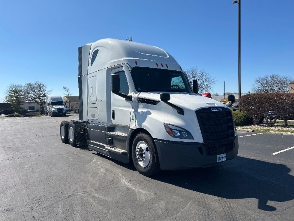 Sleeper Tractor-Heavy Duty Tractors-Freightliner-2023-T12664ST-Indianapolis-IN-598,499\n\t\tmiles-$ 61,000 - Image 1