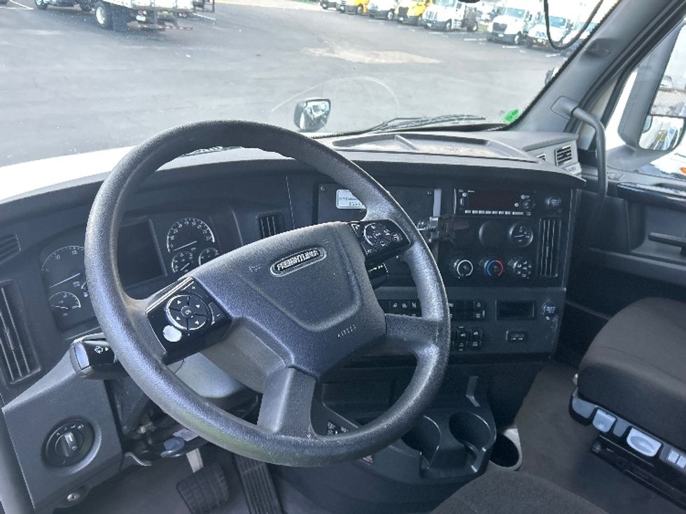 Sleeper Tractor-Heavy Duty Tractors-Freightliner-2023-T12664ST-Indianapolis-IN-598,499\n\t\tmiles-$ 61,000 - Image 10