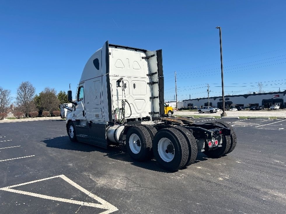 Sleeper Tractor-Heavy Duty Tractors-Freightliner-2023-T12664ST-Indianapolis-IN-598,499\n\t\tmiles-$ 61,000 - Image 5