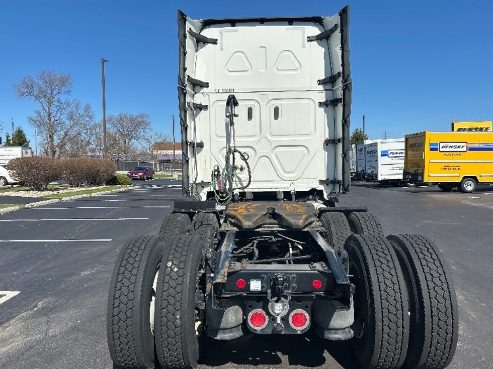 Sleeper Tractor-Heavy Duty Tractors-Freightliner-2023-T12664ST-Indianapolis-IN-598,499\n\t\tmiles-$ 61,000 - Image 6