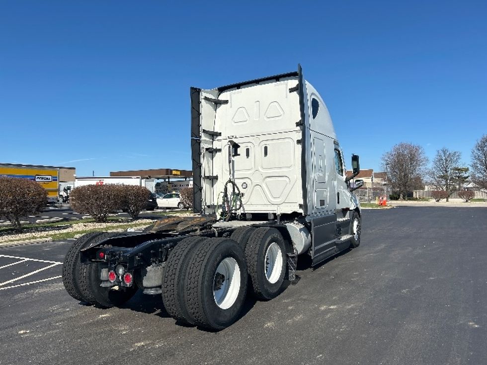 Sleeper Tractor-Heavy Duty Tractors-Freightliner-2023-T12664ST-Indianapolis-IN-598,499\n\t\tmiles-$ 61,000 - Image 7
