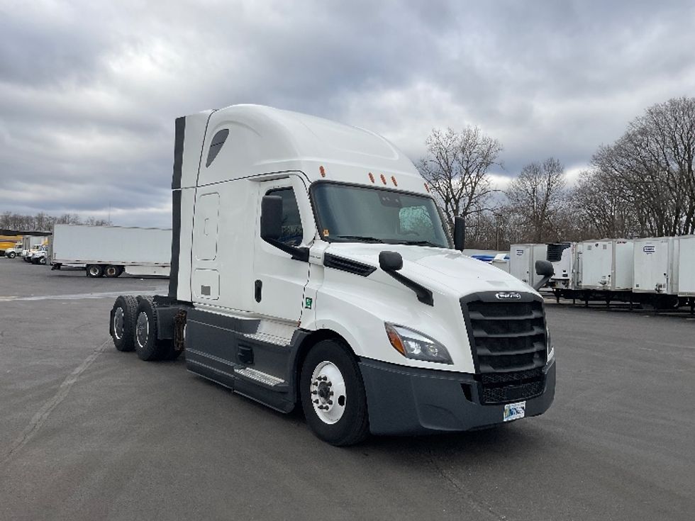 Sleeper Tractor-Heavy Duty Tractors-Freightliner-2023-T12664ST-Indianapolis-IN-616,278\n\t\tmiles-$ 59,250 - Image 1