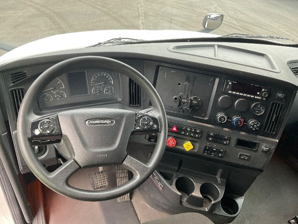 Sleeper Tractor-Heavy Duty Tractors-Freightliner-2023-T12664ST-Indianapolis-IN-616,278\n\t\tmiles-$ 59,250 - Image 11
