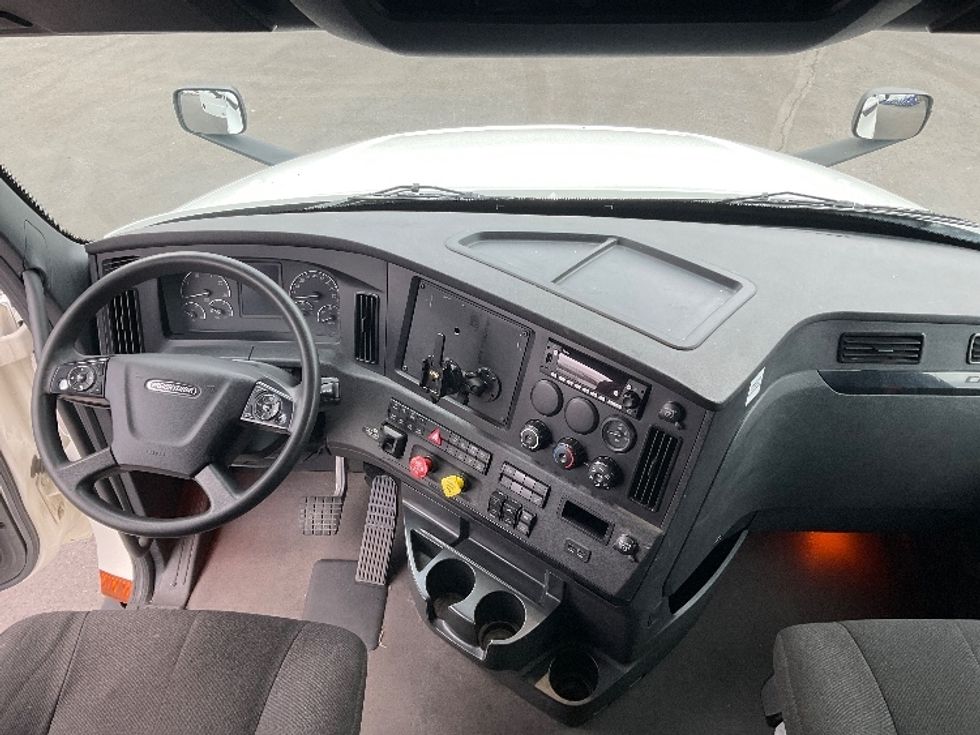 Sleeper Tractor-Heavy Duty Tractors-Freightliner-2023-T12664ST-Indianapolis-IN-616,278\n\t\tmiles-$ 59,250 - Image 12