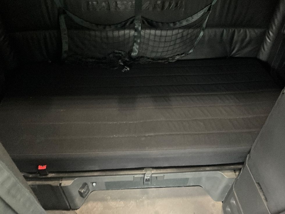 Sleeper Tractor-Heavy Duty Tractors-Freightliner-2023-T12664ST-Indianapolis-IN-616,278\n\t\tmiles-$ 59,250 - Image 17