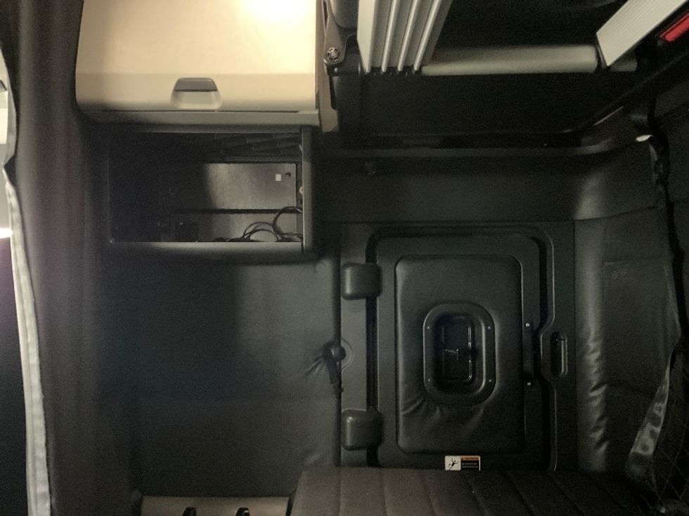 Sleeper Tractor-Heavy Duty Tractors-Freightliner-2023-T12664ST-Indianapolis-IN-616,278\n\t\tmiles-$ 59,250 - Image 19