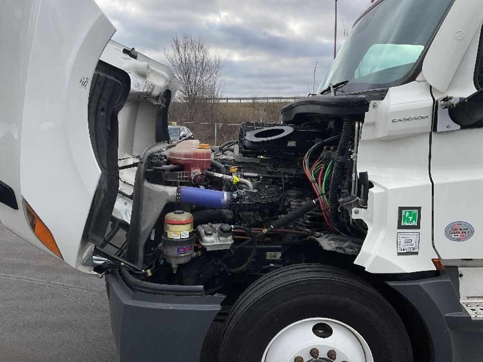 Sleeper Tractor-Heavy Duty Tractors-Freightliner-2023-T12664ST-Indianapolis-IN-616,278\n\t\tmiles-$ 59,250 - Image 21