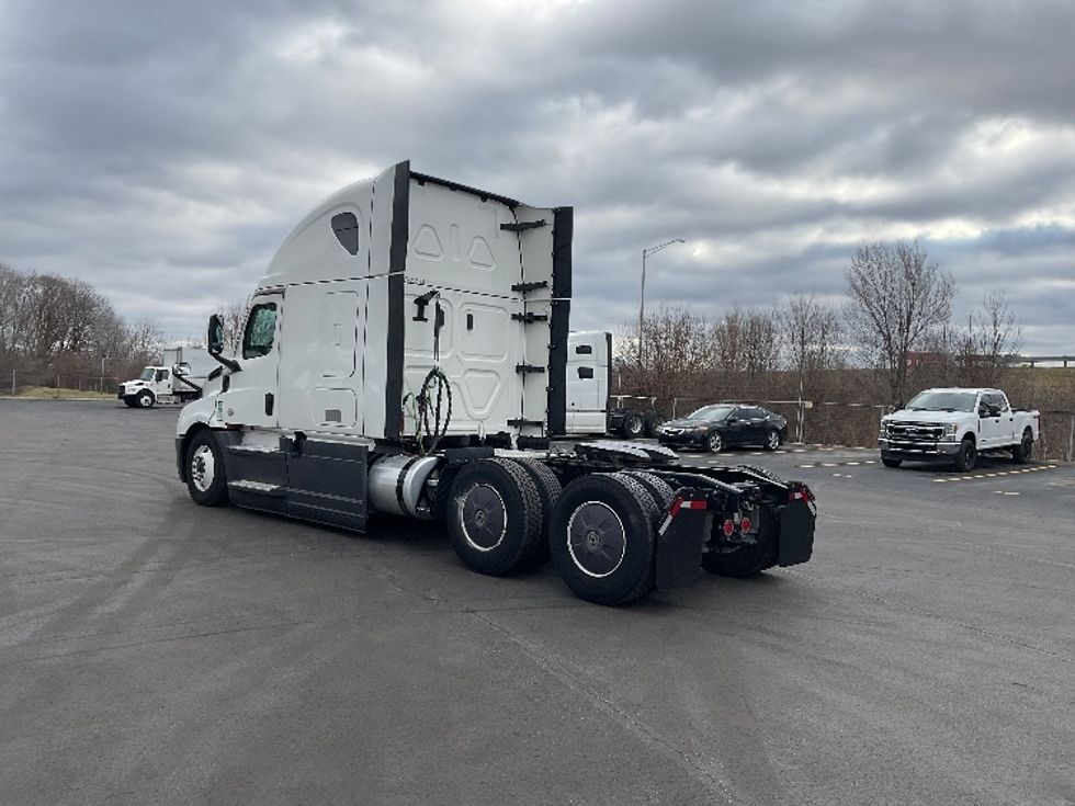 Sleeper Tractor-Heavy Duty Tractors-Freightliner-2023-T12664ST-Indianapolis-IN-616,278\n\t\tmiles-$ 59,250 - Image 5