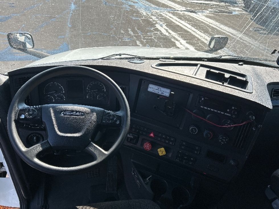 Sleeper Tractor-Heavy Duty Tractors-Freightliner-2023-T12664ST-Indianapolis-IN-619,296\n\t\tmiles-$ 59,000 - Image 11