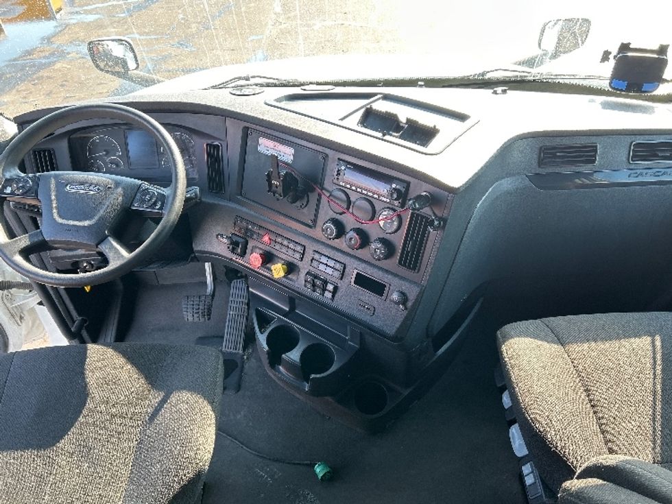Sleeper Tractor-Heavy Duty Tractors-Freightliner-2023-T12664ST-Indianapolis-IN-619,296\n\t\tmiles-$ 59,000 - Image 12