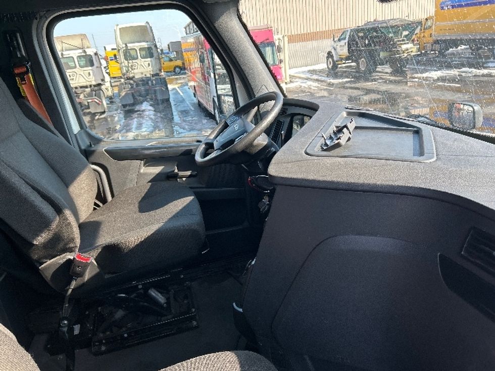 Sleeper Tractor-Heavy Duty Tractors-Freightliner-2023-T12664ST-Indianapolis-IN-619,296\n\t\tmiles-$ 59,000 - Image 15