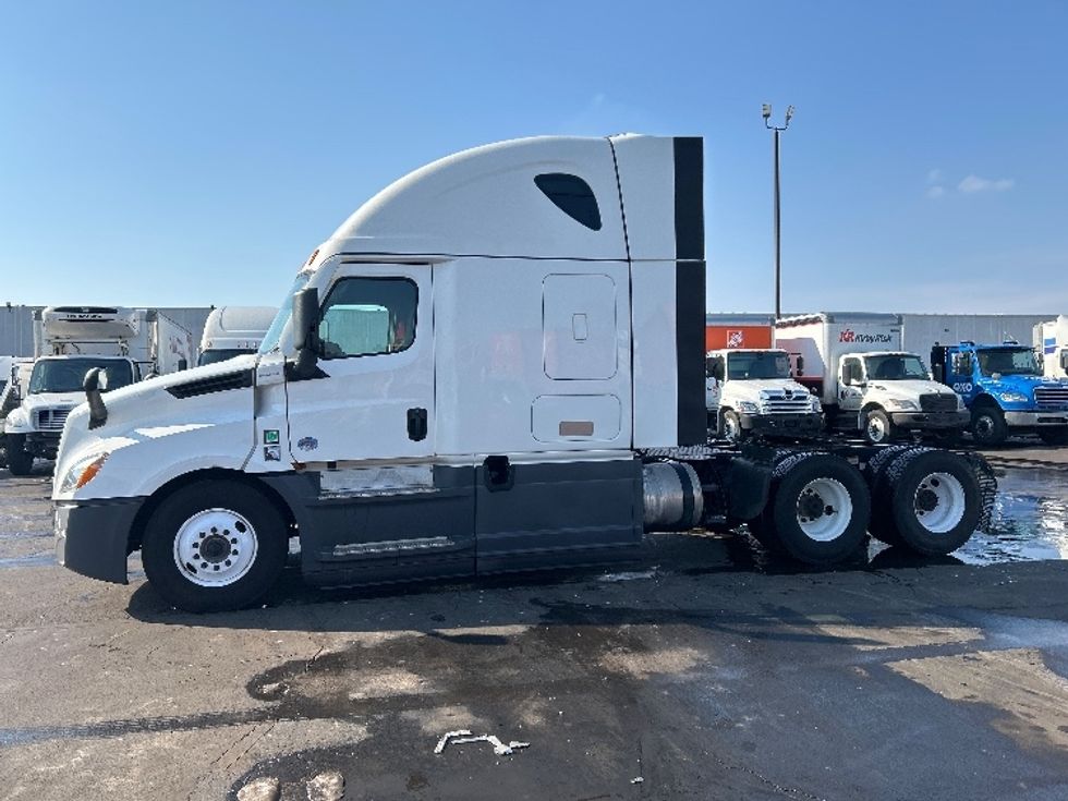 Sleeper Tractor-Heavy Duty Tractors-Freightliner-2023-T12664ST-Indianapolis-IN-619,296\n\t\tmiles-$ 59,000 - Image 4