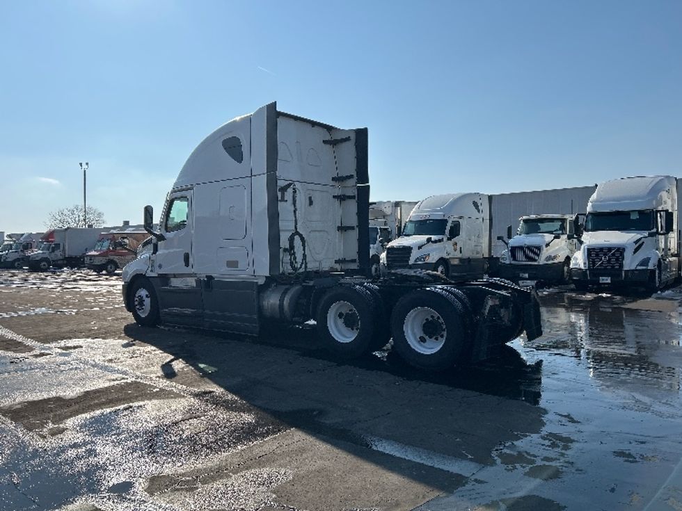 Sleeper Tractor-Heavy Duty Tractors-Freightliner-2023-T12664ST-Indianapolis-IN-619,296\n\t\tmiles-$ 59,000 - Image 5