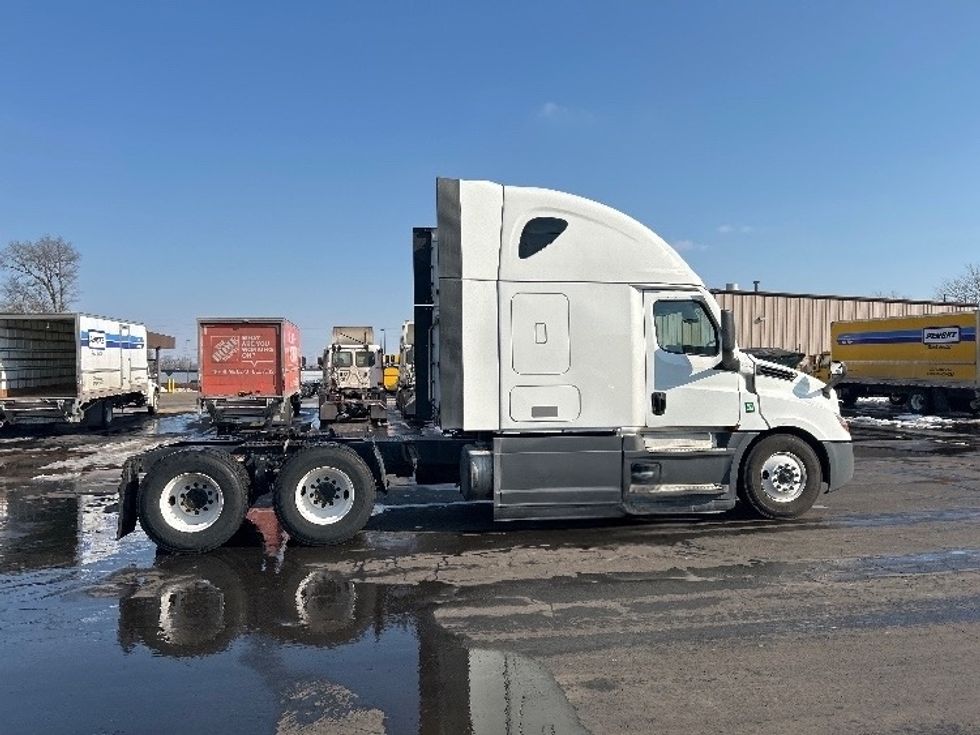 Sleeper Tractor-Heavy Duty Tractors-Freightliner-2023-T12664ST-Indianapolis-IN-619,296\n\t\tmiles-$ 59,000 - Image 8