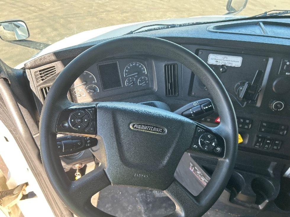 Sleeper Tractor-Heavy Duty Tractors-Freightliner-2023-T12664ST-Indianapolis-IN-621,432\n\t\tmiles-$ 58,750 - Image 10