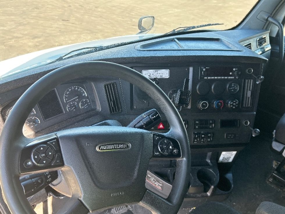 Sleeper Tractor-Heavy Duty Tractors-Freightliner-2023-T12664ST-Indianapolis-IN-621,432\n\t\tmiles-$ 58,750 - Image 11