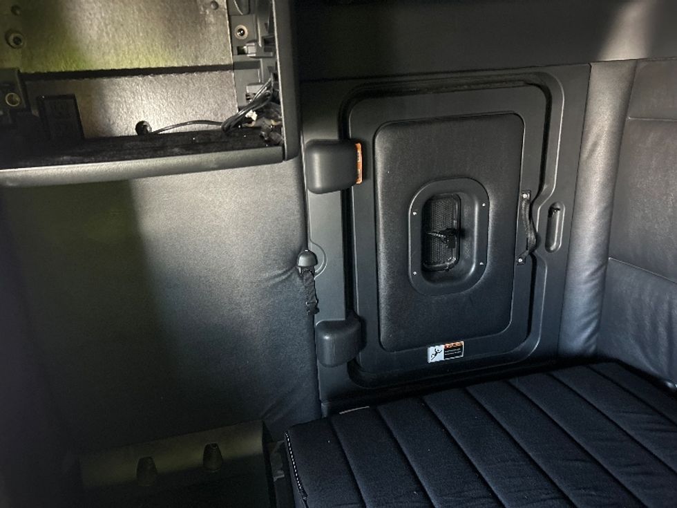 Sleeper Tractor-Heavy Duty Tractors-Freightliner-2023-T12664ST-Indianapolis-IN-621,432\n\t\tmiles-$ 58,750 - Image 19