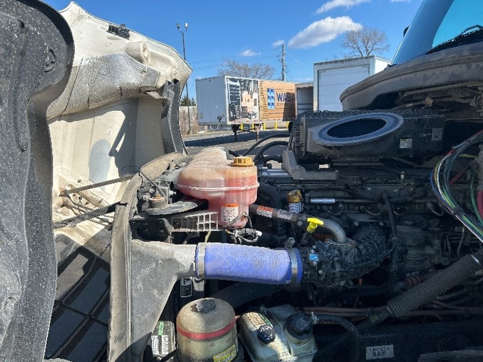 Sleeper Tractor-Heavy Duty Tractors-Freightliner-2023-T12664ST-Indianapolis-IN-621,432\n\t\tmiles-$ 58,750 - Image 21