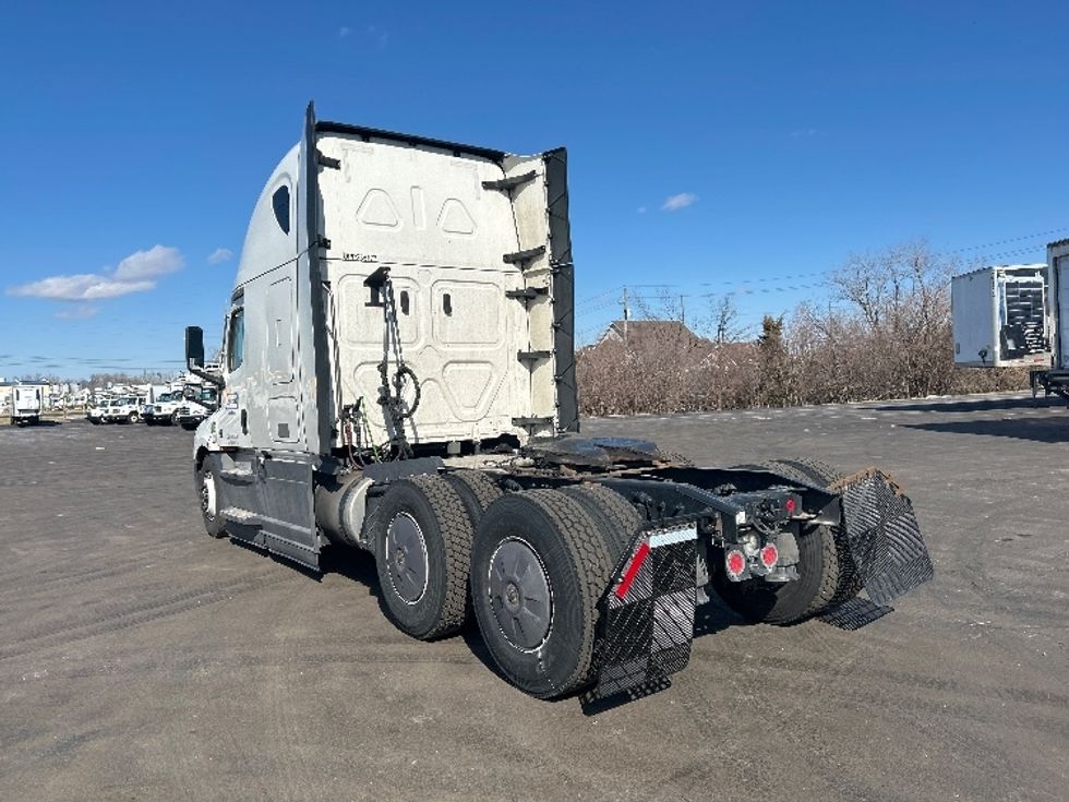 Sleeper Tractor-Heavy Duty Tractors-Freightliner-2023-T12664ST-Indianapolis-IN-621,432\n\t\tmiles-$ 58,750 - Image 5