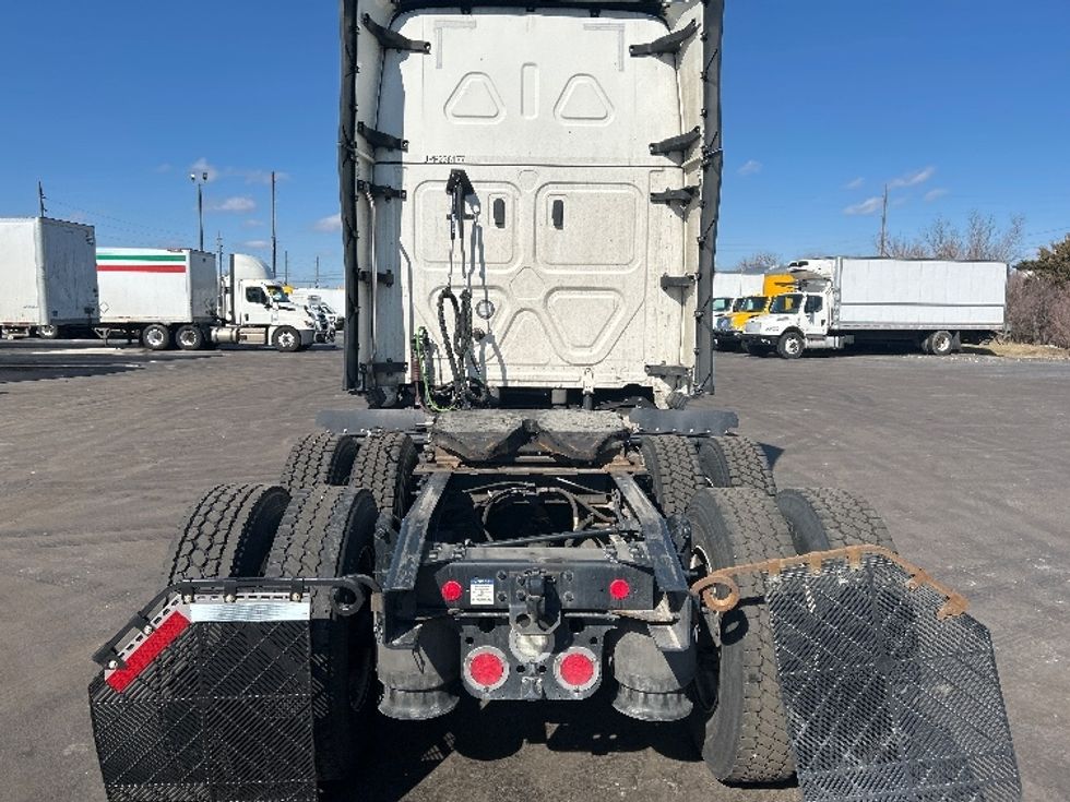 Sleeper Tractor-Heavy Duty Tractors-Freightliner-2023-T12664ST-Indianapolis-IN-621,432\n\t\tmiles-$ 58,750 - Image 6