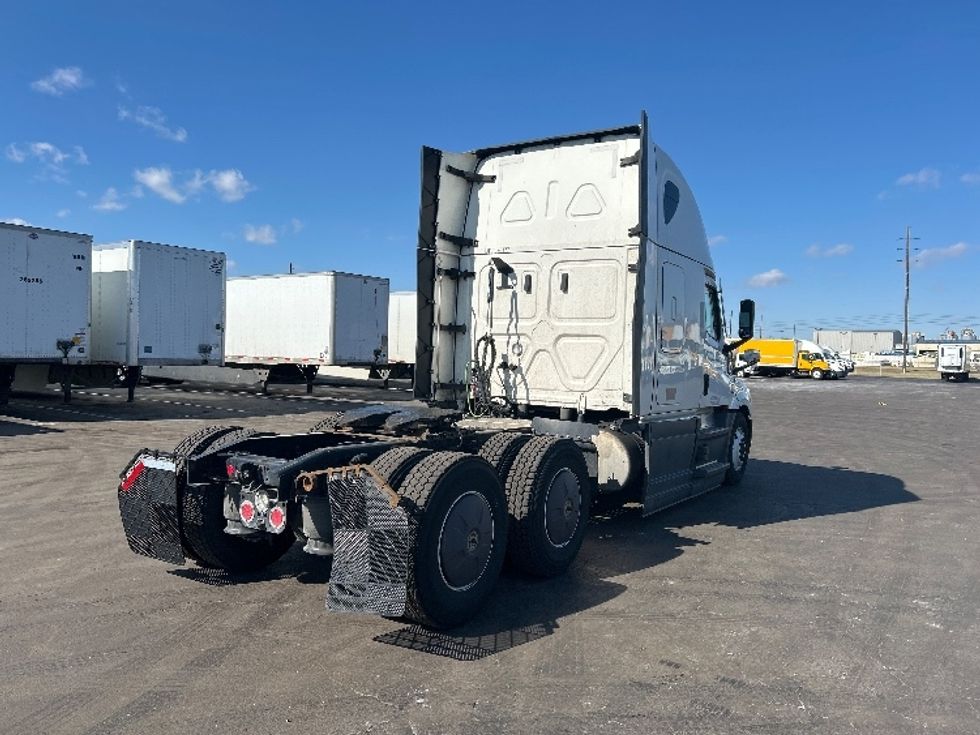 Sleeper Tractor-Heavy Duty Tractors-Freightliner-2023-T12664ST-Indianapolis-IN-621,432\n\t\tmiles-$ 58,750 - Image 7