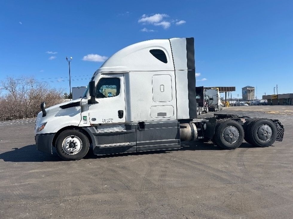 Sleeper Tractor-Heavy Duty Tractors-Freightliner-2023-T12664ST-Indianapolis-IN-621,432\n\t\tmiles-$ 58,750 - Image 8