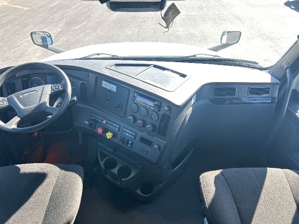 Sleeper Tractor-Heavy Duty Tractors-Freightliner-2023-T12664ST-Indianapolis-IN-701,295\n\t\tmiles-$ 51,250 - Image 12