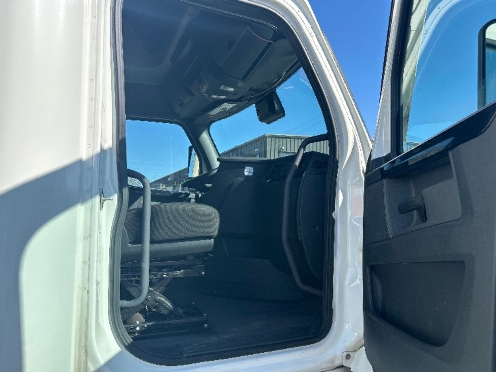 Sleeper Tractor-Heavy Duty Tractors-Freightliner-2023-T12664ST-Indianapolis-IN-701,295\n\t\tmiles-$ 51,250 - Image 13