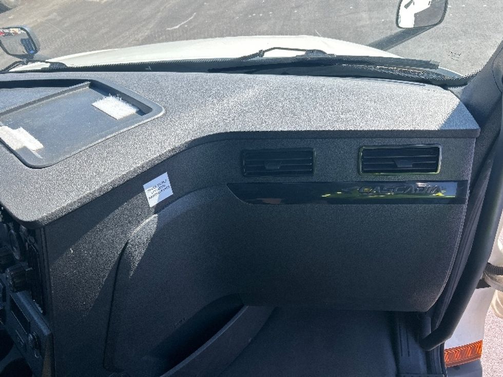 Sleeper Tractor-Heavy Duty Tractors-Freightliner-2023-T12664ST-Indianapolis-IN-701,295\n\t\tmiles-$ 51,250 - Image 14