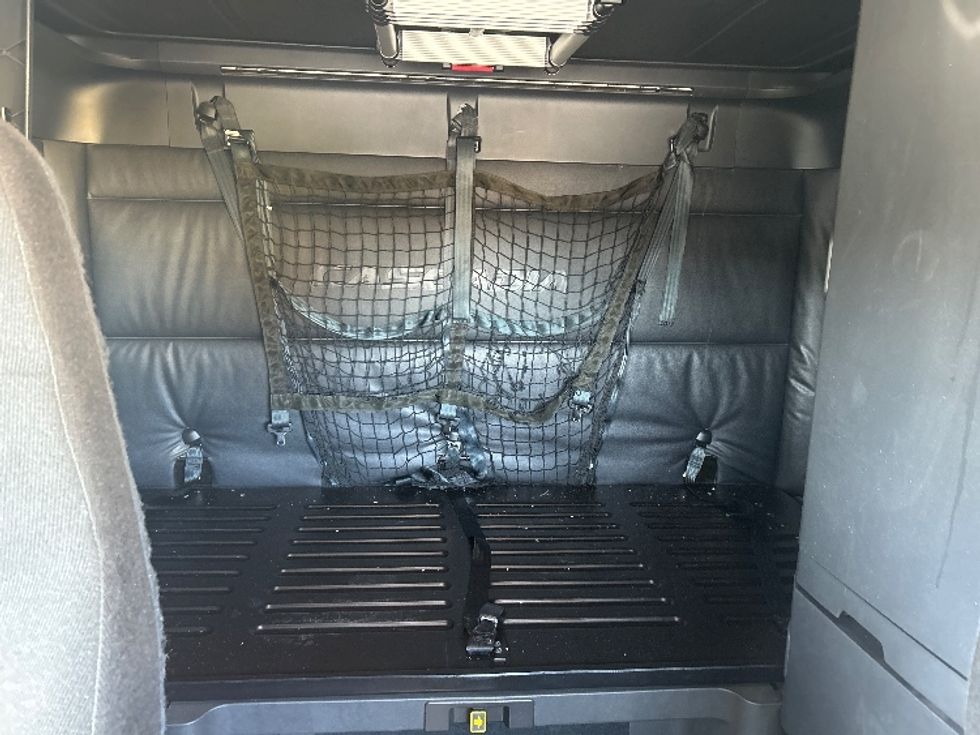 Sleeper Tractor-Heavy Duty Tractors-Freightliner-2023-T12664ST-Indianapolis-IN-701,295\n\t\tmiles-$ 51,250 - Image 16