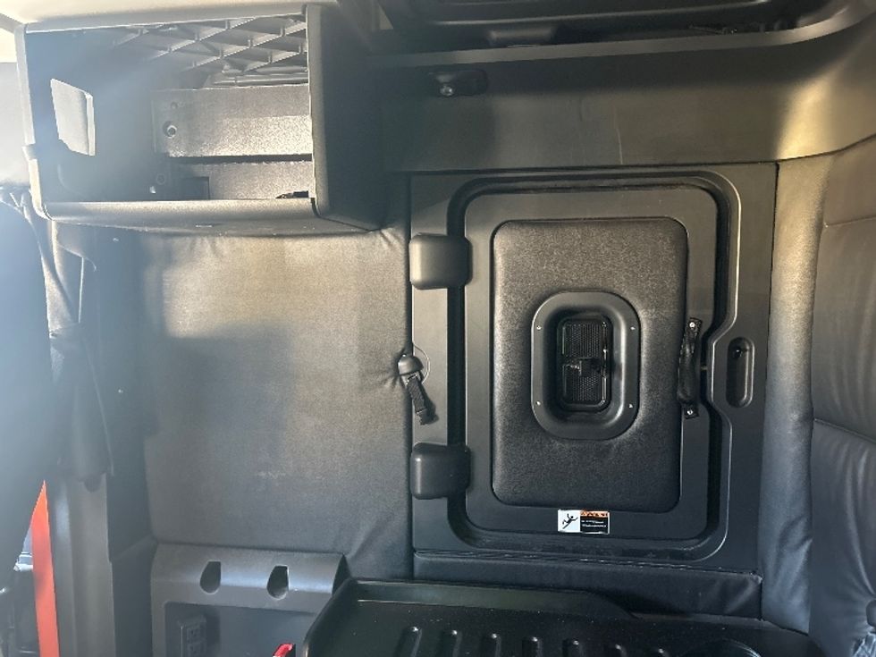 Sleeper Tractor-Heavy Duty Tractors-Freightliner-2023-T12664ST-Indianapolis-IN-701,295\n\t\tmiles-$ 51,250 - Image 19